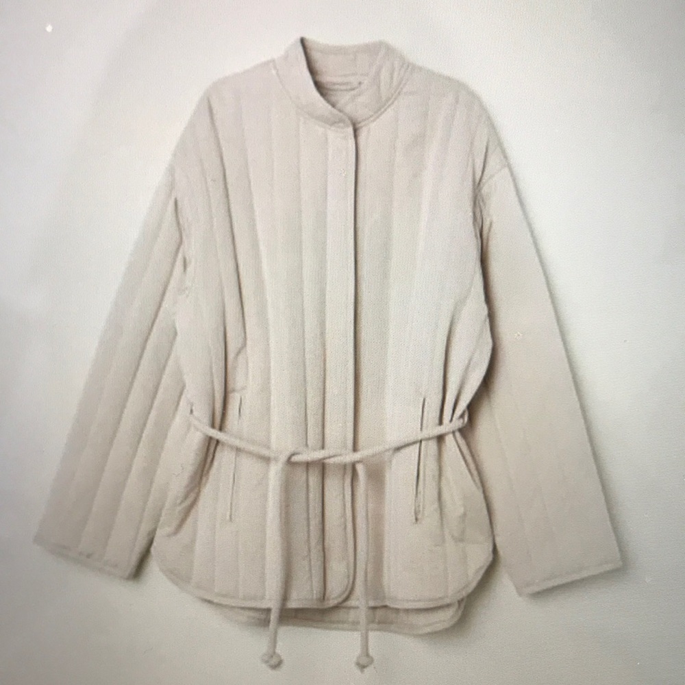 ISO Quilted h&m jacket with a tie rope belt!